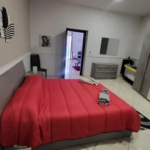 https://saint-cristopher-house.catania-hotels.net